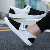 Men's Casual Sneakers Vulcanized Flat Shoes Designed Skateboarding Tennis Hook Loop Outdoor Sport Mart Lion   