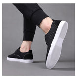 Men Casual Shoes Versatile Board Wear Resistant Street Canvas Mart Lion   